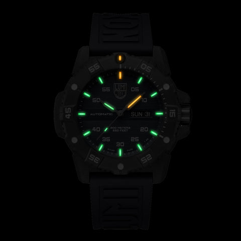 LUMINOX Master Carbon SEAL Automatic Series (3863) - Vincent Watch